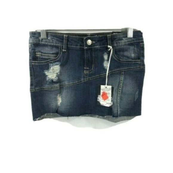 Soho Babe Junior's Demin Blue Skirt Distressed 3 Pockets Frayed Hem Size Small - Picture 4 of 5